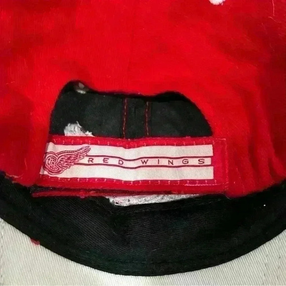 Detroit Red Wings NHL Hockey Hat Baseball Cap Strap Back Fan Favorite Adult OS - Picture 2 of 8